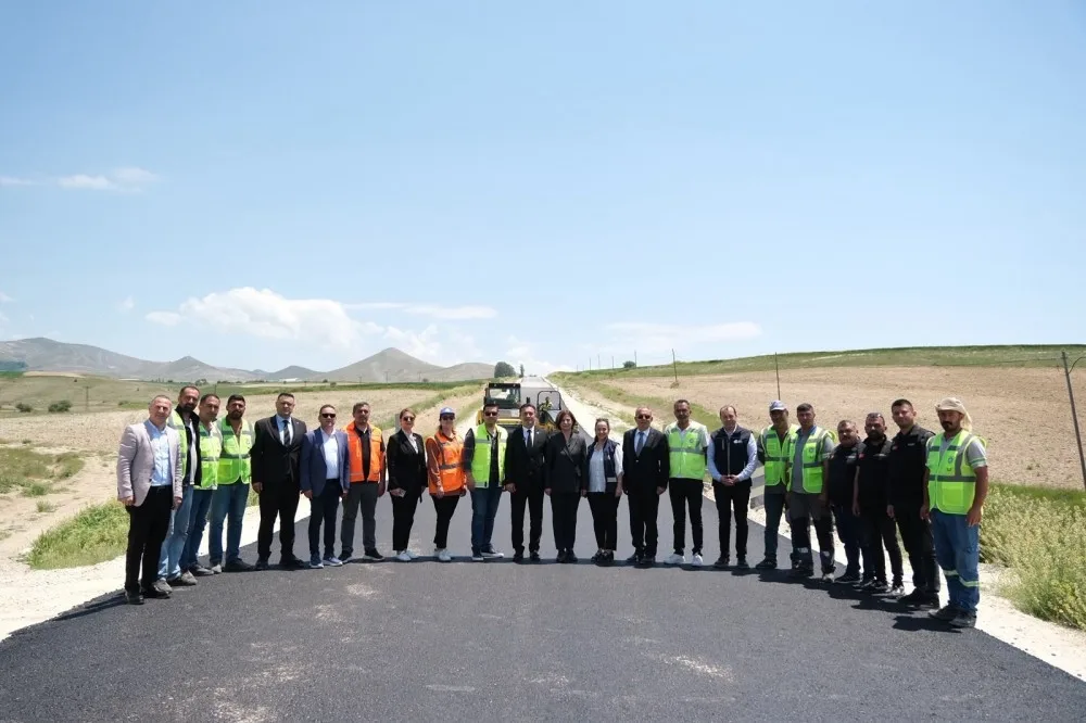 Sivrihisar ve Çeltik Arasına Asfalt Atağı