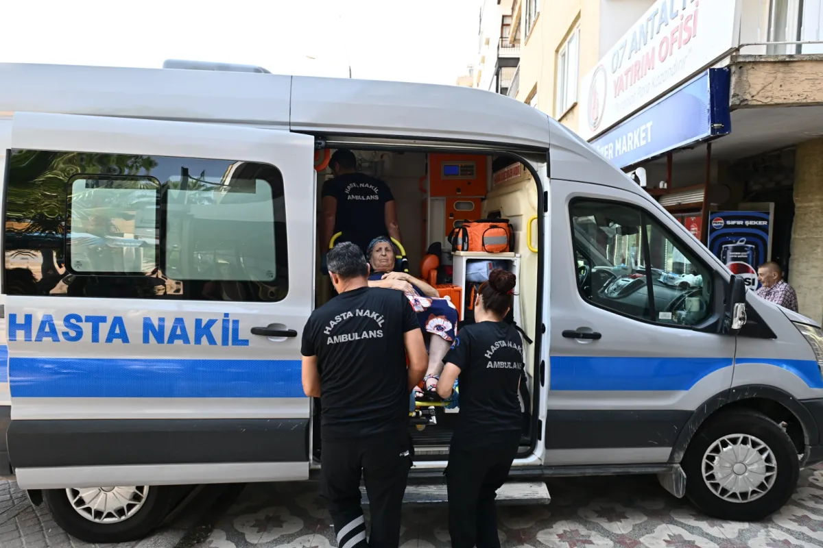 Muratpaşa Belediyesi Hastaneye Taksi ve Ambulans Desteği