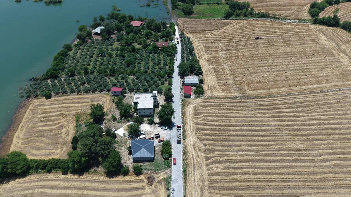 Andırın'da Kilit Parkeyle 1,5 km'lik Yol Yenilendi