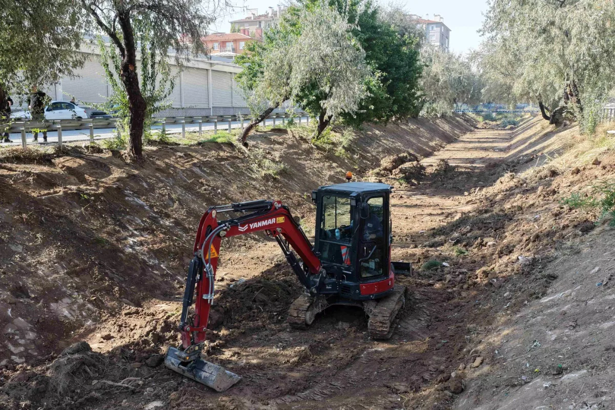 Konya'da Sel Riski İçin Kanal Temizliği Sürüyor