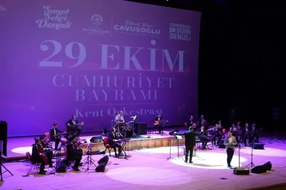 Denizli’de 29 Ekim Kutlamaları Bilim Şov ve Konserle Başladı