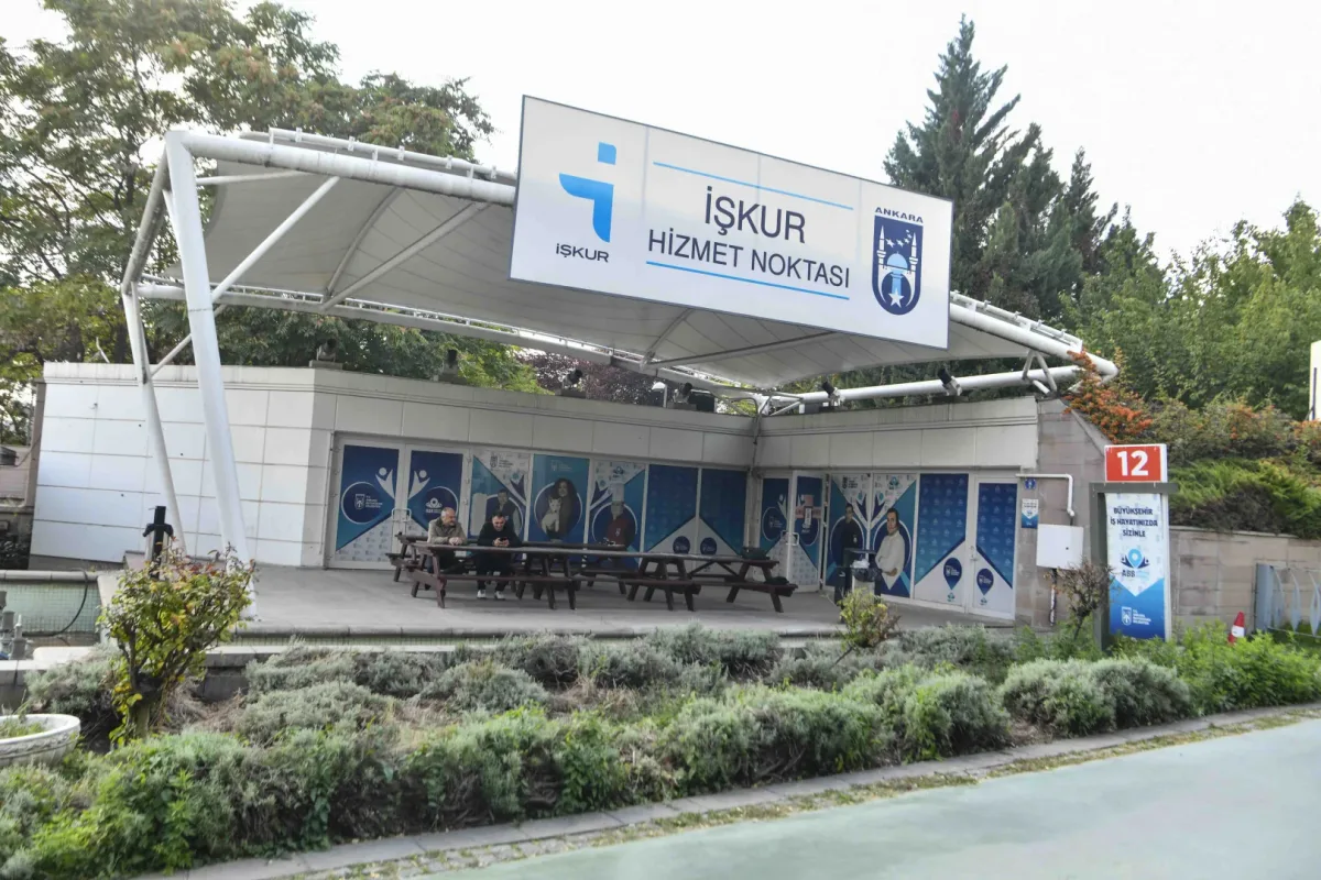 Ankara'da iş arayanlar, işverenler Kariyer Merkezi'nde buluştu
