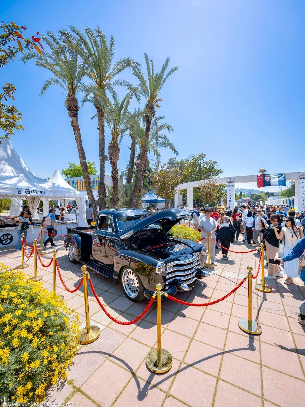 İzmir Kültürpark’ta 61 Klasik Araba Şöleni