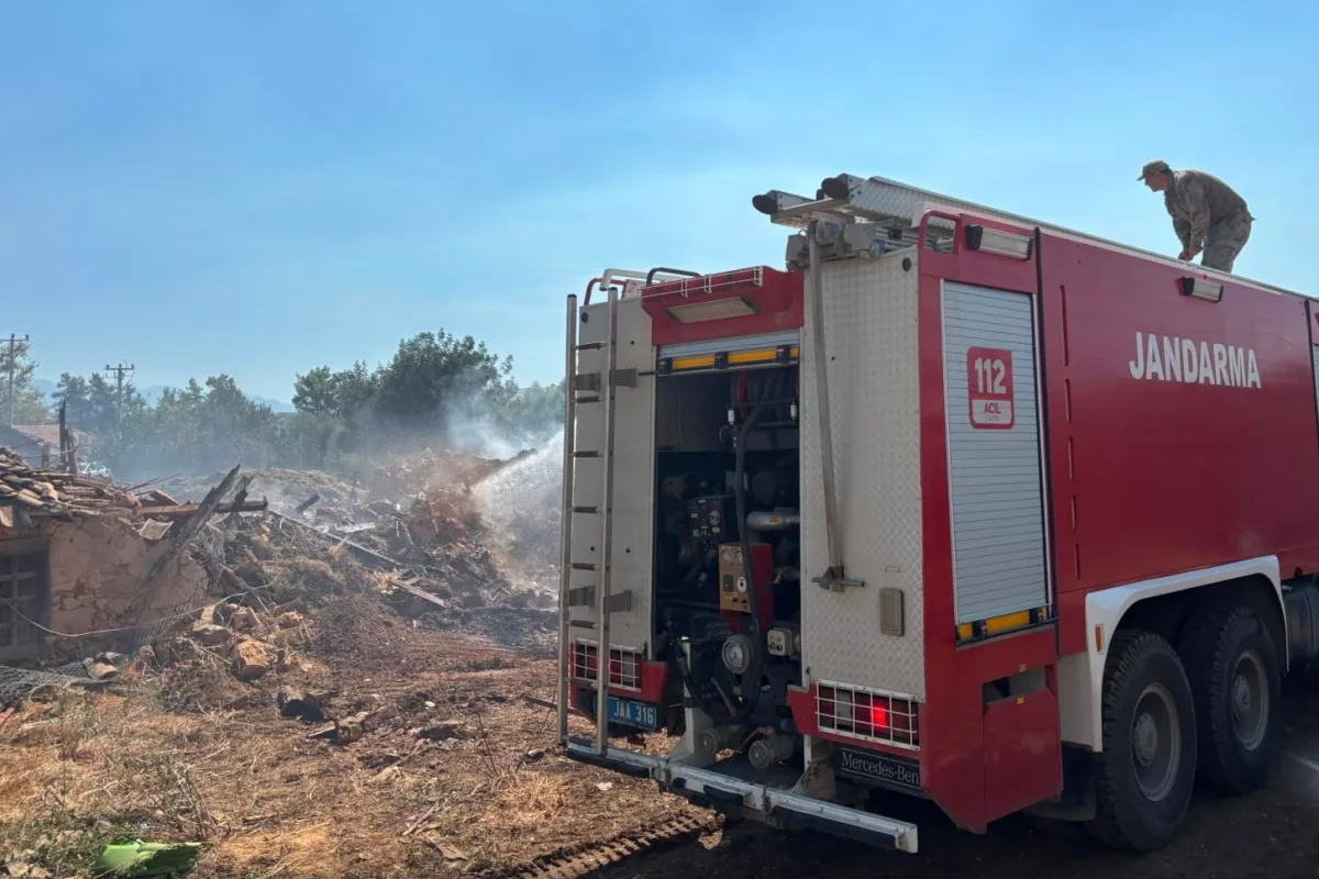 Antalya’da Orman Yangınlarına Jandarmadan Etkin Müdahale