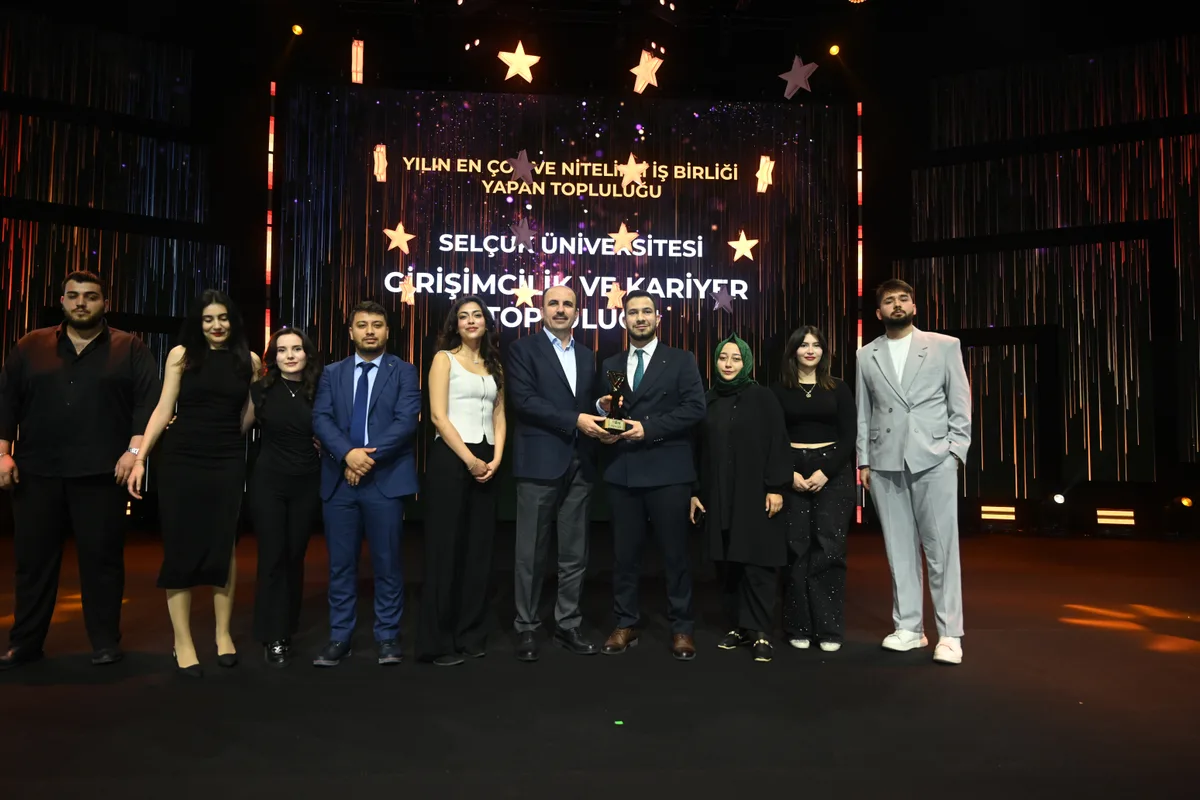 Konya'da 2. Gençlik Meclisi Topluluk Ödülleriyle Yıldızlar Belirledi