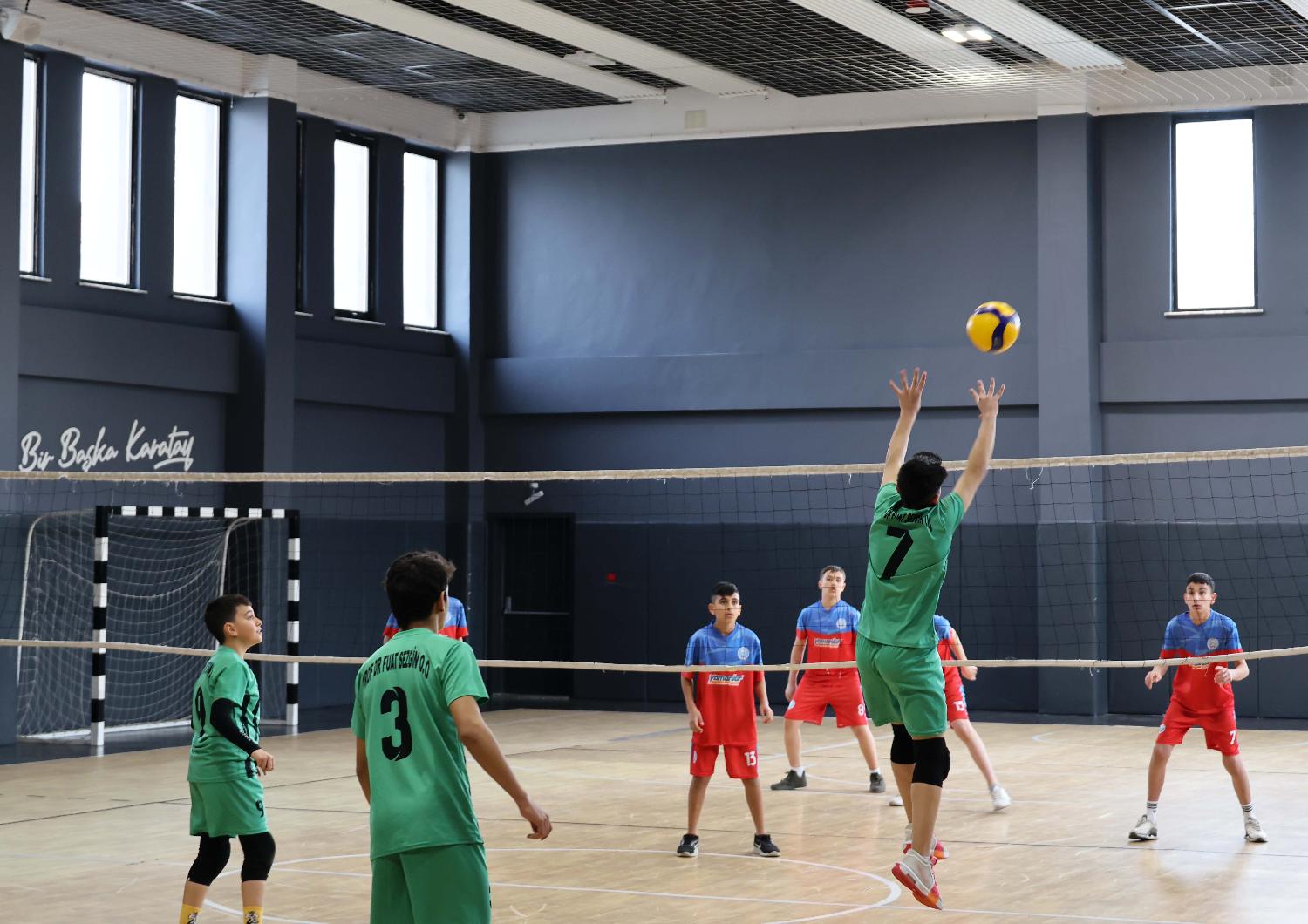 Karatay'da Okullar Arası Voleybol Turnuvası Başladı