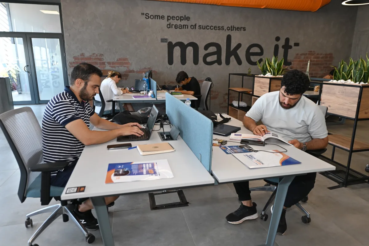 Mersin'de Kampüs ve Garaj Merkezleri Gençlerin Yardımı