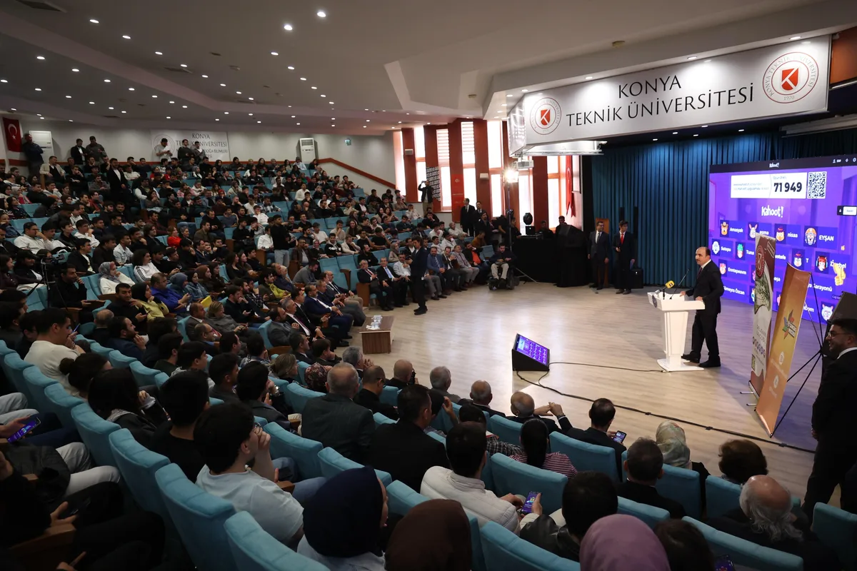 KTÜ ÖĞRENCİLERİYLE BULUŞAN BAŞKAN ALTAY: “ÜNİVERSİTELERİMİZE VE ÖĞRENCİLERİMİZE HER TÜRLÜ KATKIYI SUNUYORUZ”