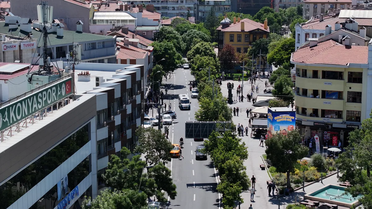 Başkan Altay, Atatürk Yolu'nda Asfalt Yeniliğiyle Kaliteyi Yükseltti
