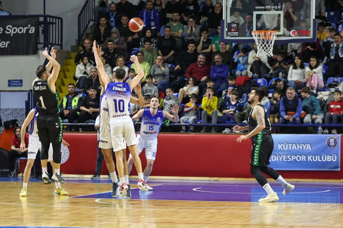 Sakarya BŞB, Kütahya’yı 81-76 yenerek 1. Lig’e yükseldi