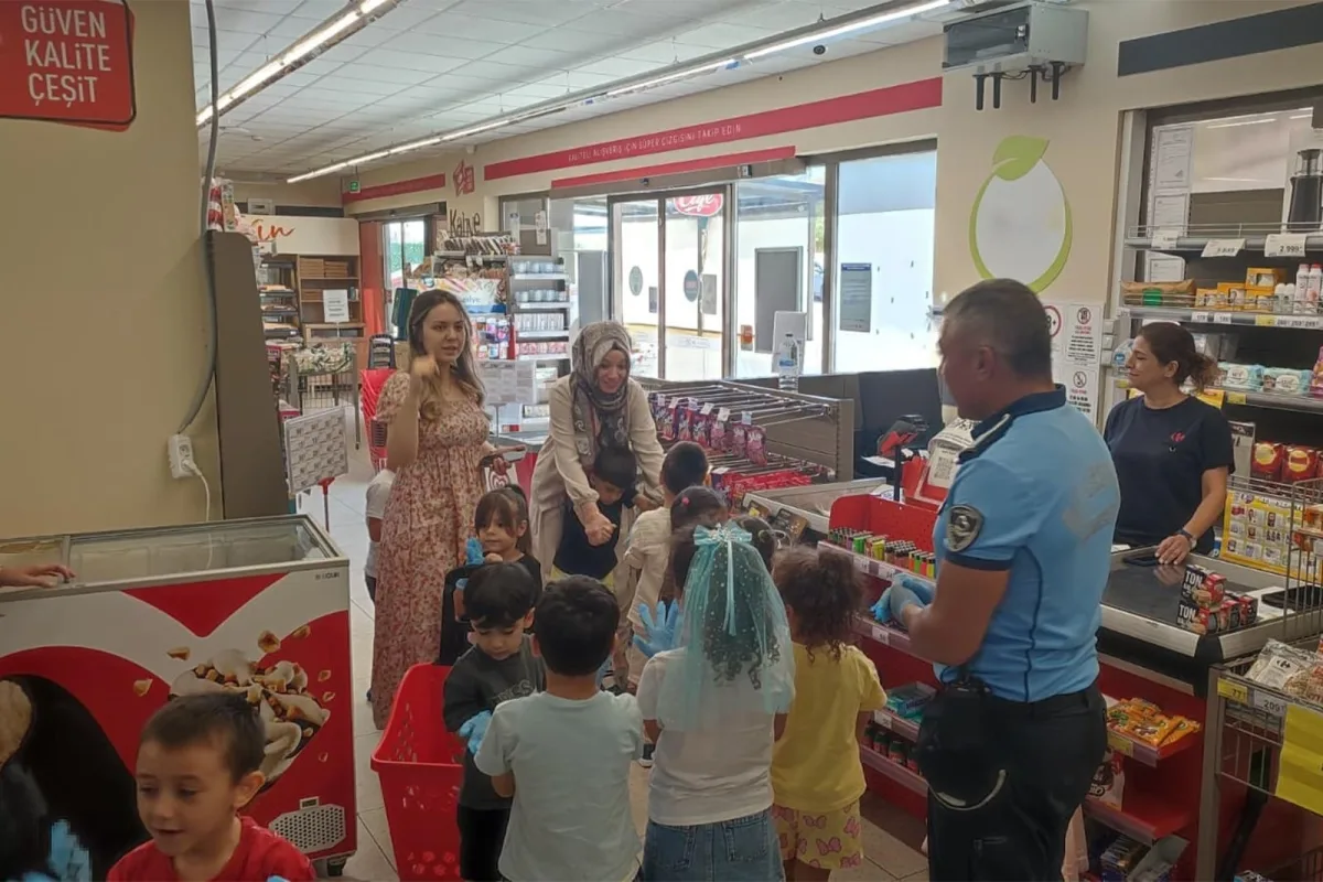 Balıkesir'de Minik Zabıtalar Market Denetiminde