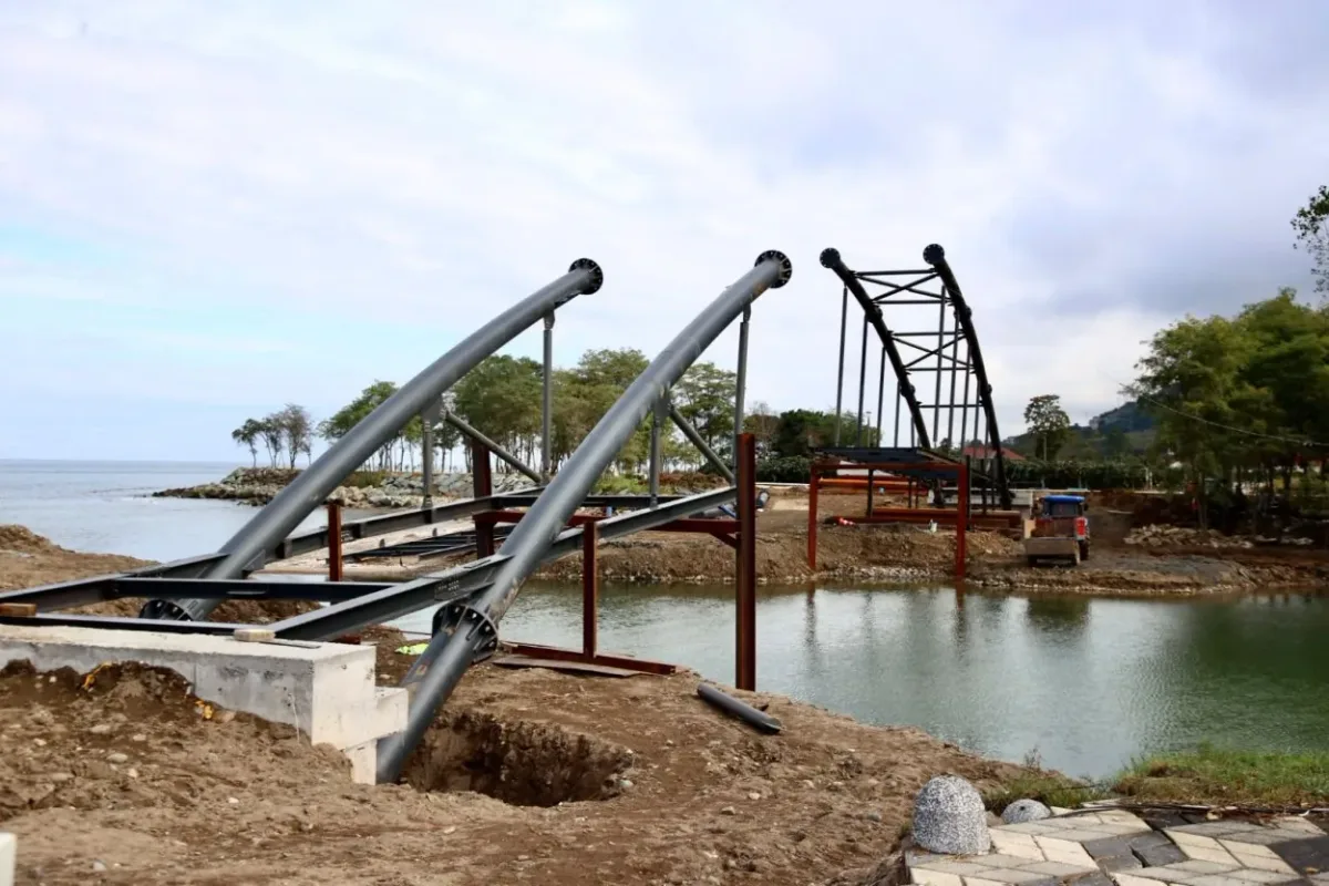 Turnasuyu Kordon Park’ta Yaya Köprüsü Çalışmaları Sürüyor
