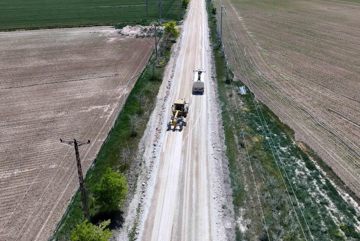 MERKEZE UZAK MAHALLELERDE ULAŞIM AĞI GÜÇLENİYOR