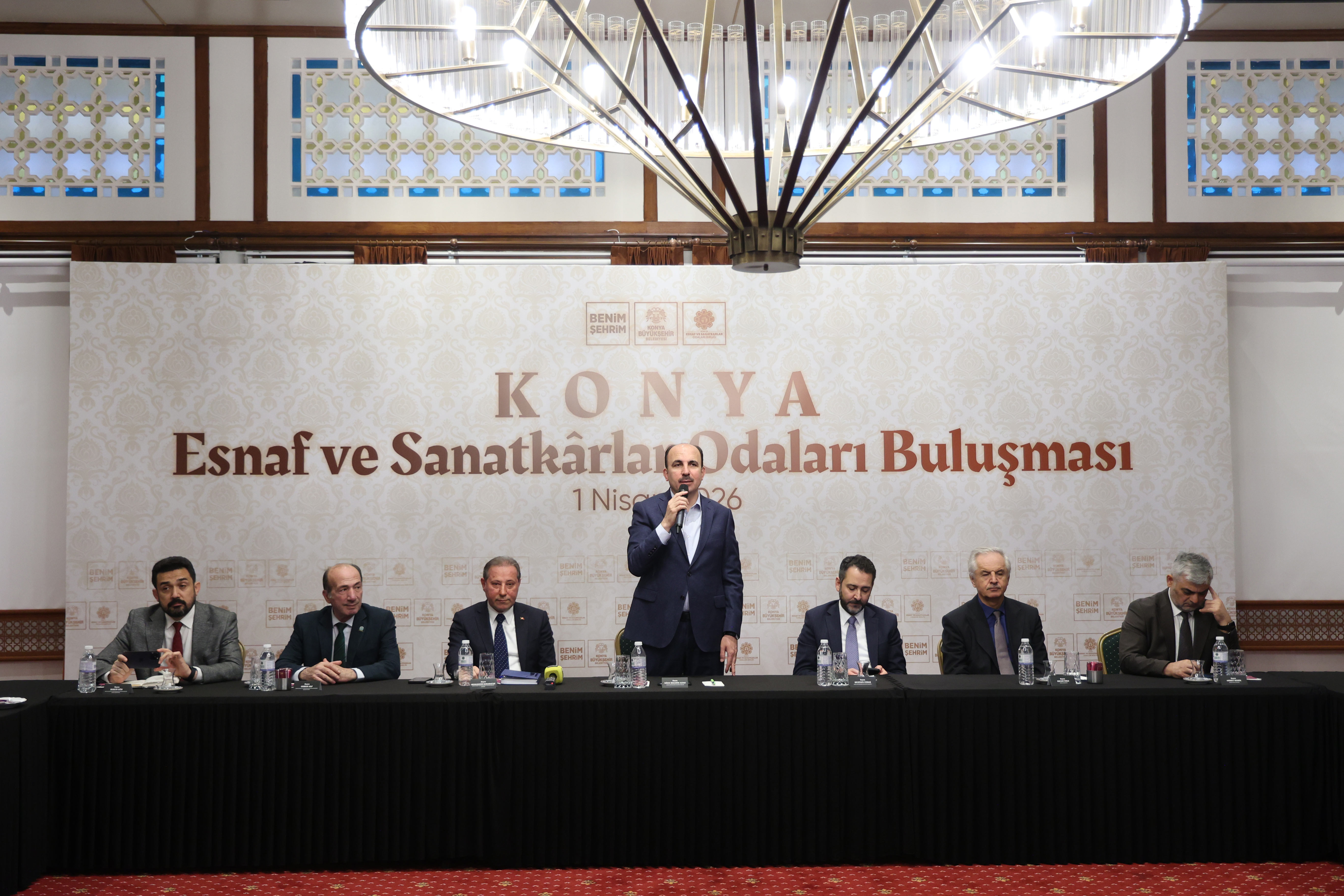 Altay, yeni esnaf odası başkanlarıyla toplandı