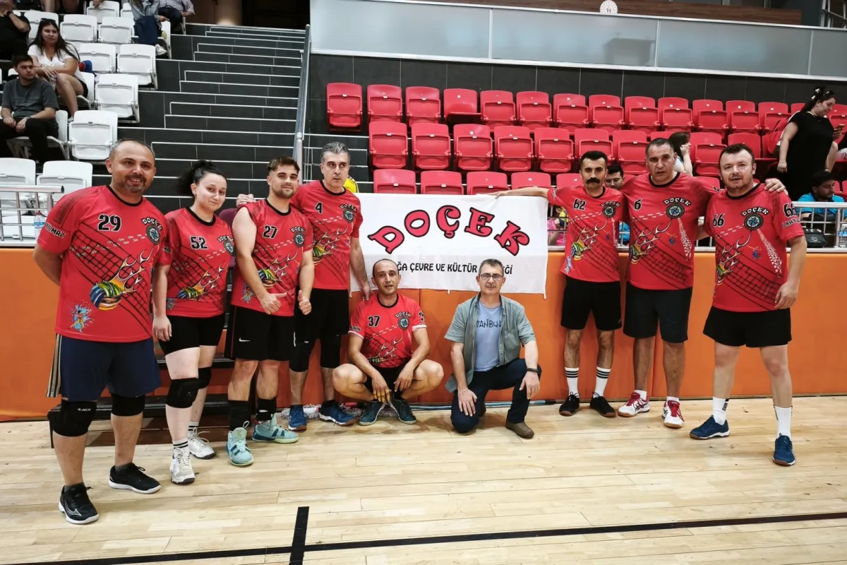 Edirne’de Kurumlar Arası Voleybol Turnuvasında Kıyasıya Rekabet