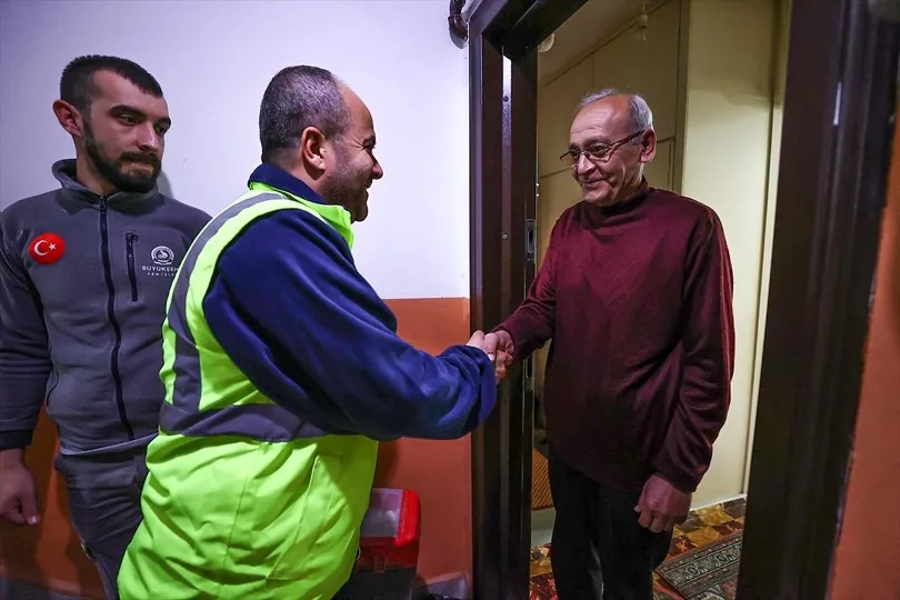 Denizli’de Yaşlılara Ücretsiz Tamirat Desteği Sürüyor