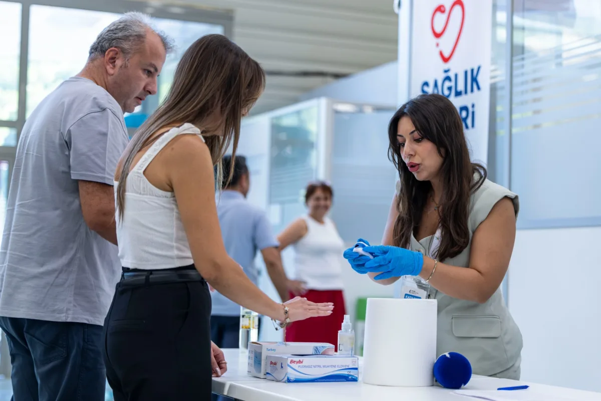 İzmir'de sigarayı bırakmak isteyenlere özel stant