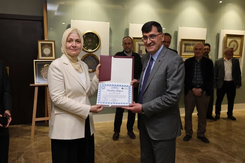 Kütahya'da 'Ömürlük Altın İzler' Tezhip Sergisi Açıldı