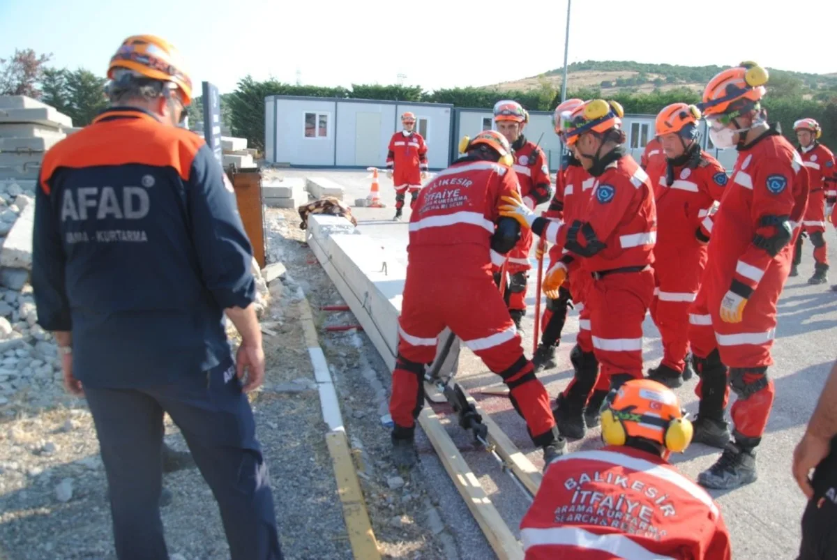 Balıkesir İtfaiyesi AFAD Akreditasyonunu Başarıyla Tamamladı