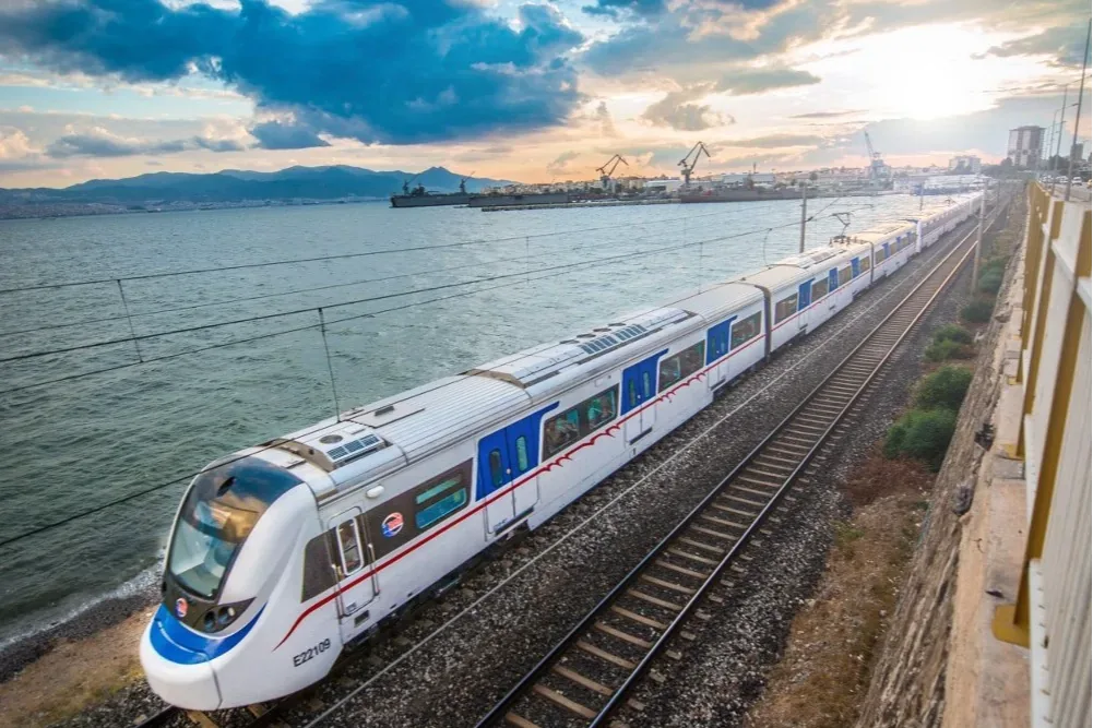 İzmir 29 Ekim: Toplu Taşıma 1 Kuruş, İZBAN Ücretsiz