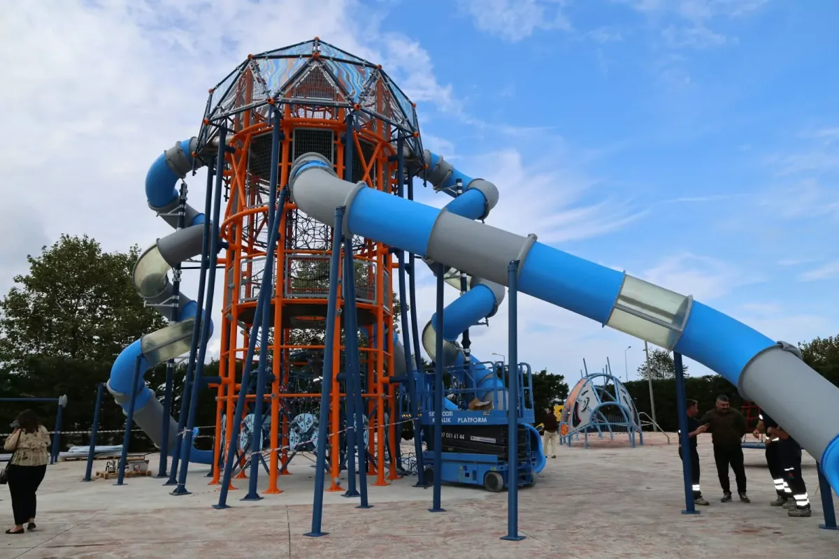 Trabzon’da Çocuk Parkları Artırılıyor: Oyuncakistan’da Yenileme Çalışmaları Sürüyor
