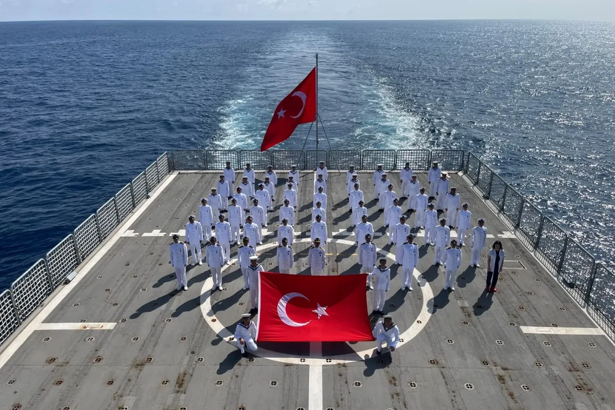 Cumhuriyet Bayramı Somali Açıklarında Donanmayla Kutlandı
