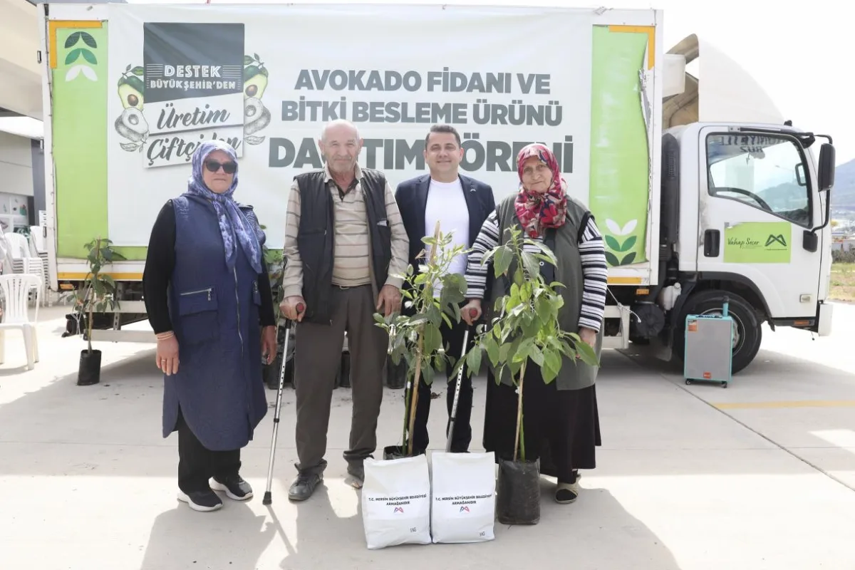 Mersin Büyükşehir Belediyesi Anamur'da 15 Bin Avokado Fidanı Dağıttı