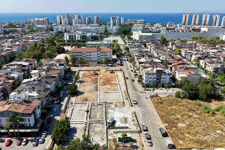 Muratpaşa'ya 4 Tenis ve 4 Padel Kortlu Spor Tesis