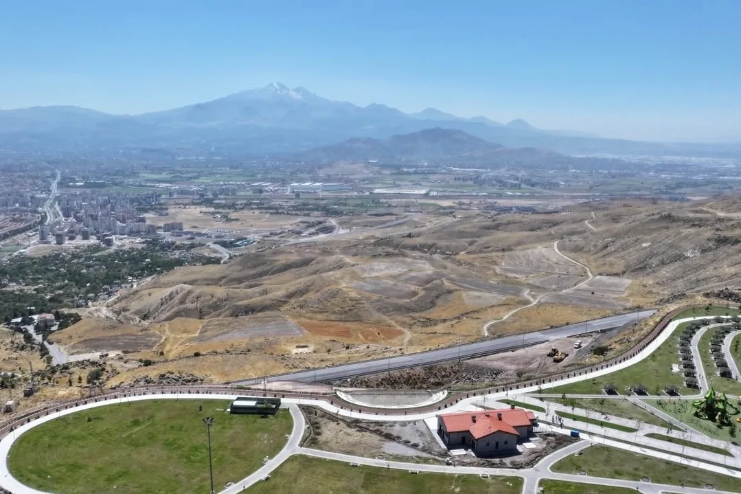 Erkilet’de Cam Teras Yönlendirildi, Kayseri Meyvesi