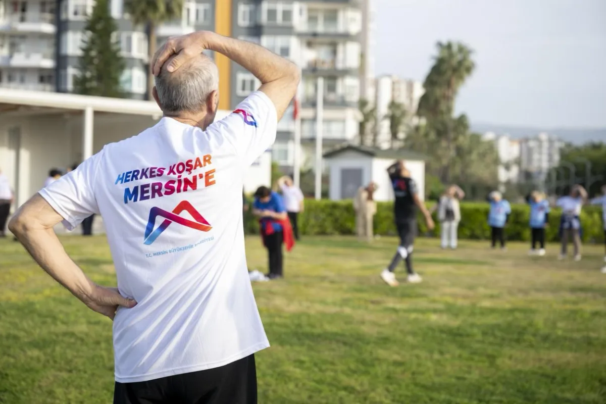 Mersin Sahillerinde Sabah Sporu Sürüyor