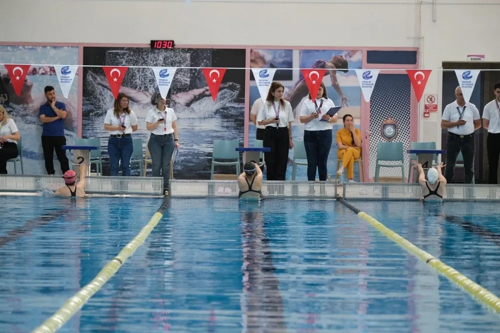 Eskişehir'de Engelsiz Kulaçlar yarışmasına coşku