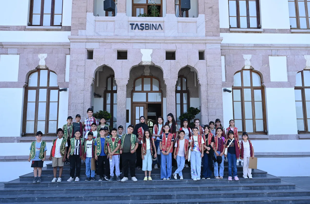 GENÇ KOMEK YAZ OKULU ÖĞRENCİLERİ “ŞEHRİN KALBİNDE YOLCULUK” YAPTI