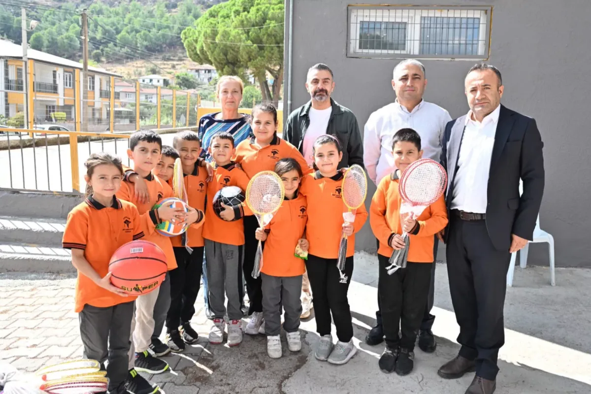 Manisa'da 430 Okula Spor Malzemesi Verildi
