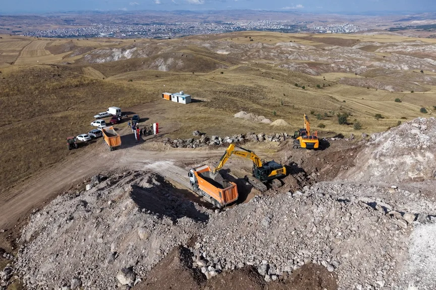 Sivas'ta Yeni Bazalt Taş Ocağı Faaliyete Geçti