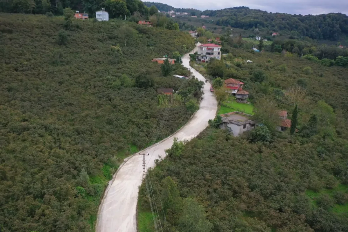 Ordu Ünye’de 1,8 km Yolu Betonla Kaplanıyor