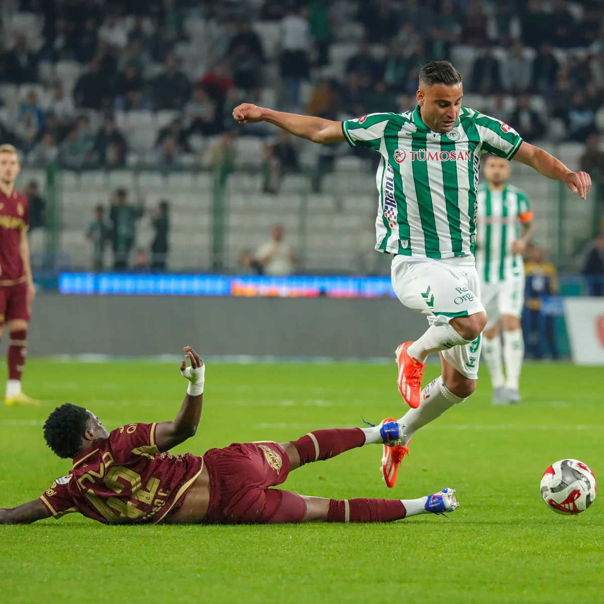 Konyaspor, Trabzonspor'u 2-1 Yendi