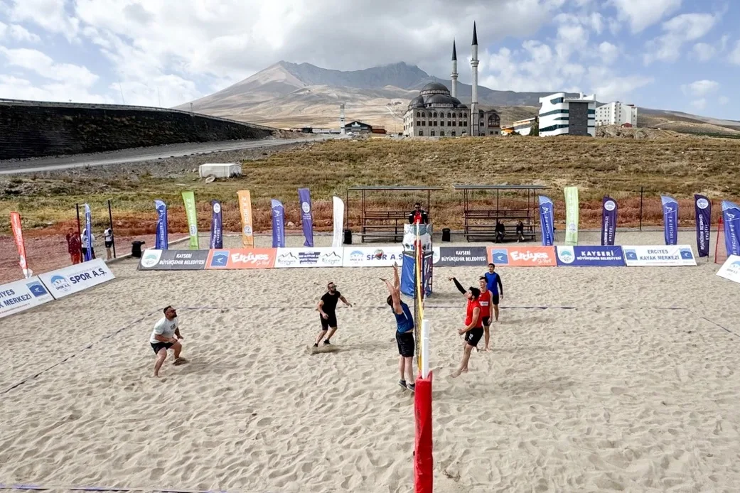 Erciyes’te Plaj Voleybolu Heyecanı Başlıyor