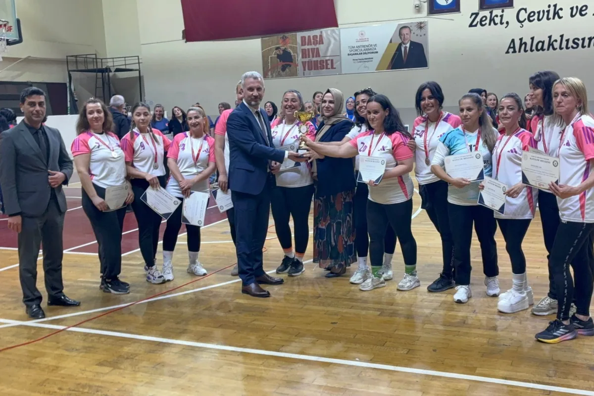 Gemlik'ta 'Filenin Velileri' Voleybol Turnavası Coşkuyla Bitti