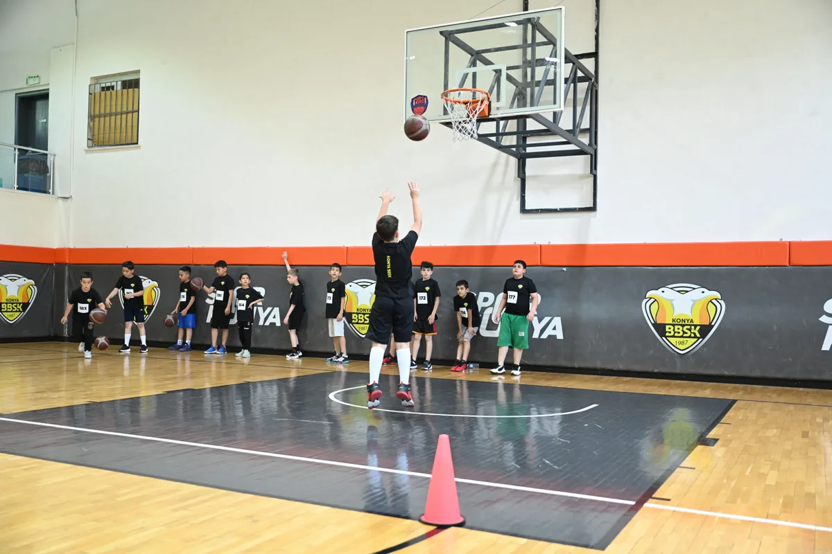 KONYA BÜYÜKŞEHİR’İN GELECEĞİN BASKETBOLCULARINI KEŞFETTİĞİ SEÇMELER BÜYÜK İLGİ GÖRDÜ